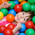 Mädchen im Ball Pool